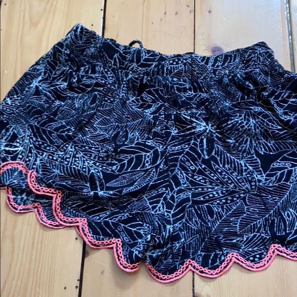 women’s flowy shorts - Picture 3 of 4